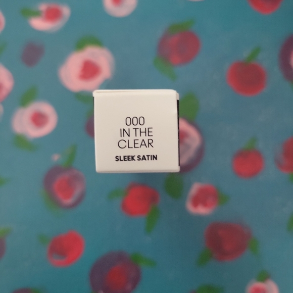 MAC Cosmetics Maximal Sleek Satin Lipstick - Clear - Picture 2 of 3